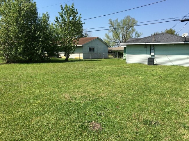 145 S Dexter Dr in Westwego, LA - Building Photo - Building Photo