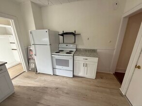 91 Maplewood Ave in West Hartford, CT - Building Photo - Building Photo