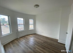 220 Maplewood Ave in Bridgeport, CT - Building Photo - Building Photo