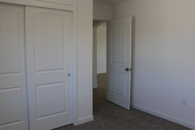 820 Beaconsfield Ct in Bakersfield, CA - Building Photo - Building Photo