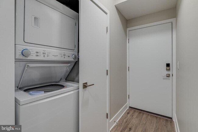 property at 1952 Bryn Mawr Ave