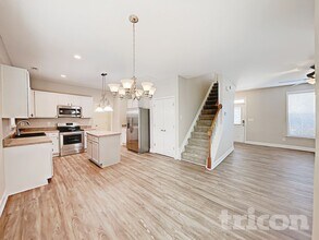 553 McCarthy Dr in Clayton, NC - Foto de edificio - Building Photo