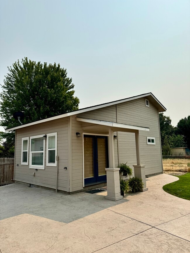 2463 N Maxie Way in Meridian, ID - Foto de edificio - Building Photo