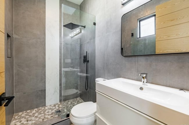 5807 Bucknell Ave in Los Angeles, CA - Foto de edificio - Building Photo