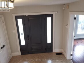 1464 Oakhill Dr in Oakville, ON - Building Photo - Building Photo