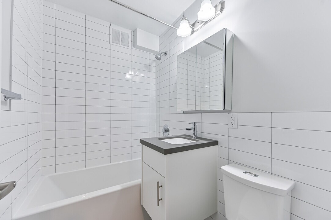224 St George St in Toronto, ON - Building Photo