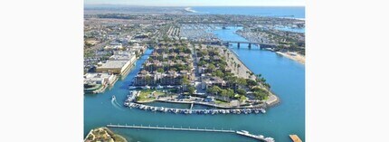 8124 Marina Pacifica Dr N, Unit Marina Retreat inc. utl. in Long Beach, CA - Building Photo - Building Photo