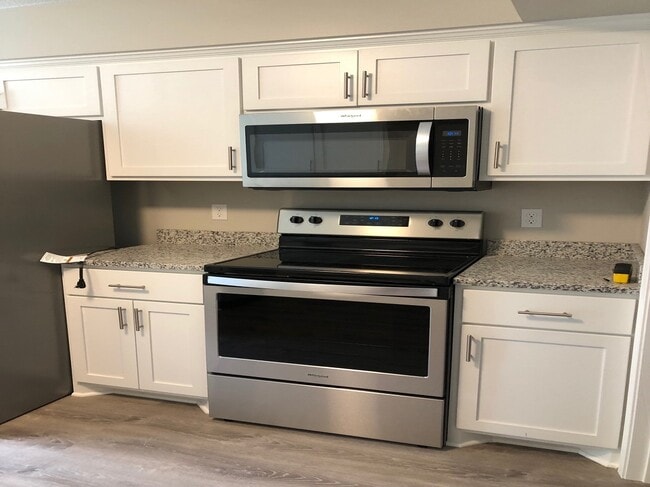 1012 3rd Ave E in Shakopee, MN - Building Photo - Building Photo