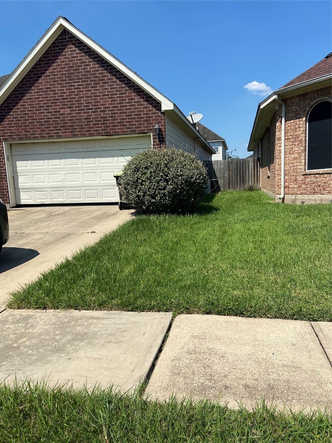 property at 1930 Shady Oaks Ct