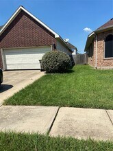 1930 Shady Oaks Ct in Missouri City, TX - Building Photo - Building Photo