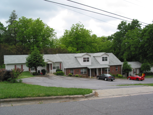 452 8th Ave SE in Hickory, NC - Building Photo