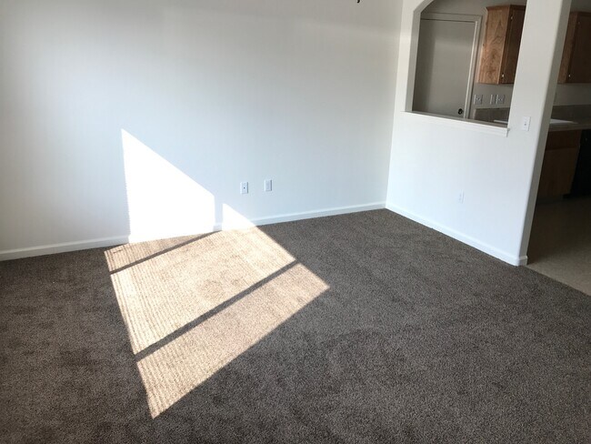 3099 Bright St in Tulare, CA - Building Photo - Building Photo