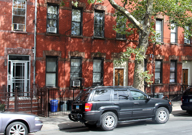 405 Linden St in Brooklyn, NY - Building Photo - Building Photo