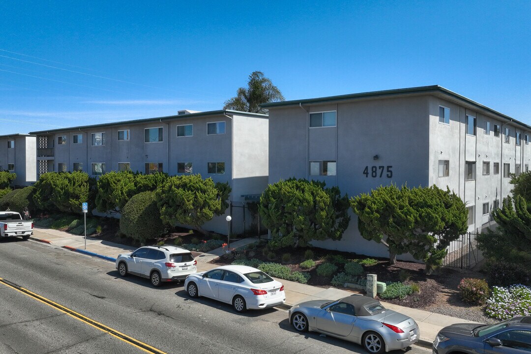 4885 Cole St in San Diego, CA - Foto de edificio