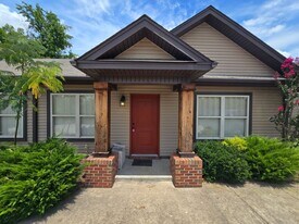 2711 Ridgecrest Rd in Bryant, AR - Building Photo