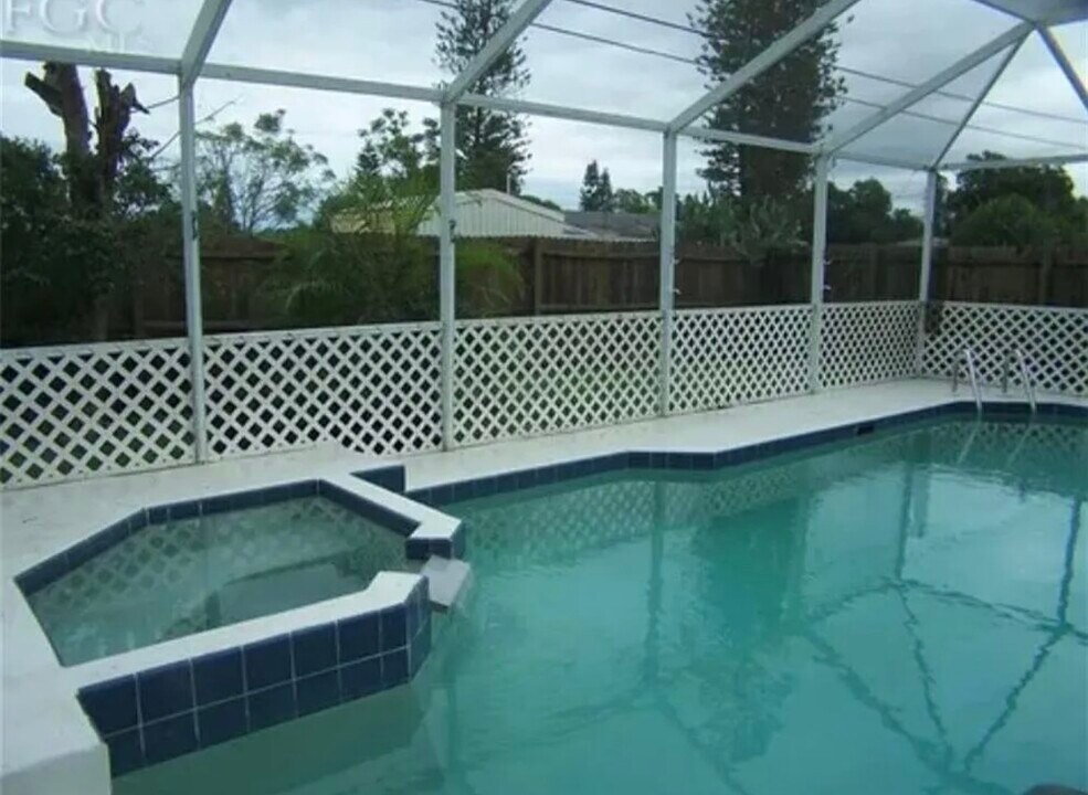 307 Oregon Rd W in Lehigh Acres, FL - Building Photo