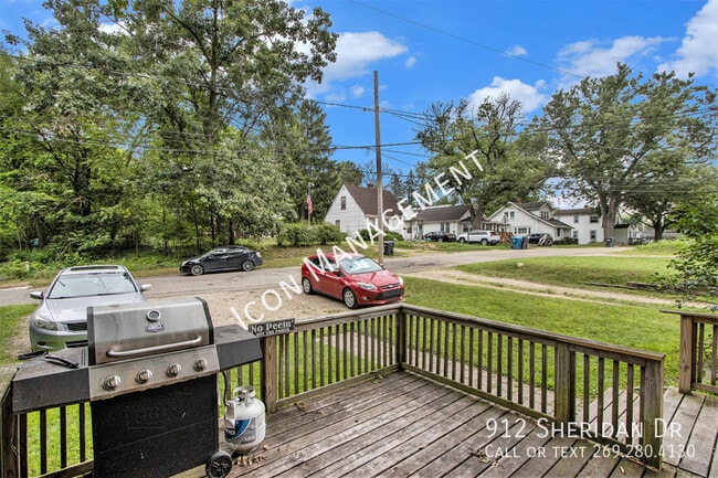 912 Sheridan Dr in Kalamazoo, MI - Building Photo - Building Photo