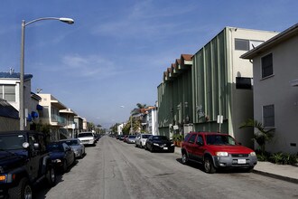Calyso Apartments in Long Beach, CA - Foto de edificio - Building Photo