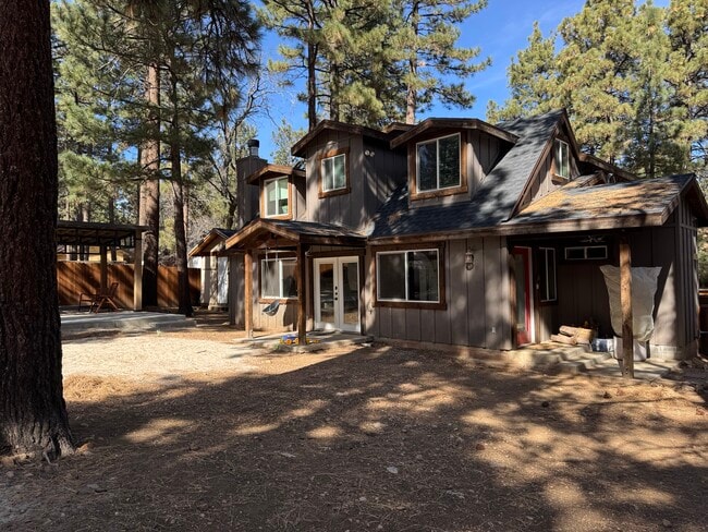 270 Spruce Ln in Big Bear, CA - Building Photo - Building Photo
