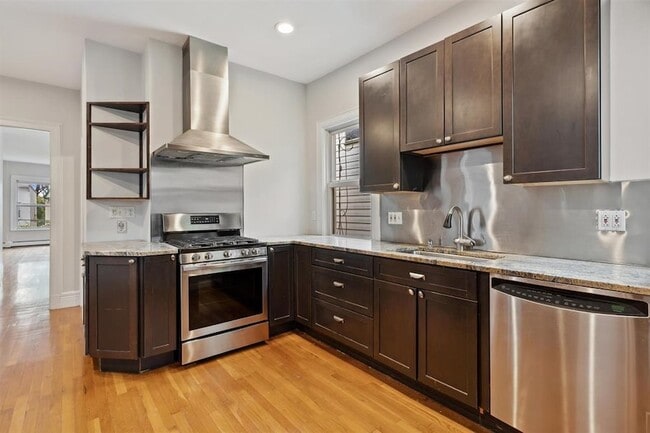 240 Harrison Ave, Unit 2 in Jersey City, NJ - Building Photo - Building Photo