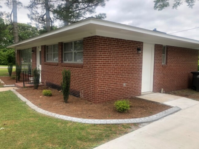 208 S Center St in La Grange, NC - Building Photo - Building Photo