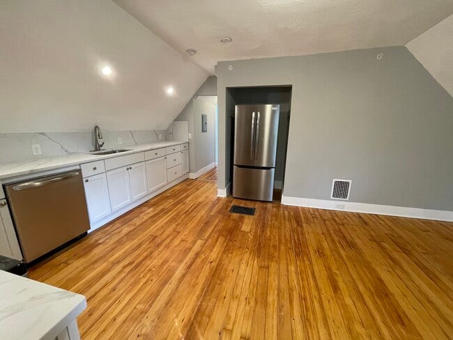 35 Cameron Ave, Unit 3