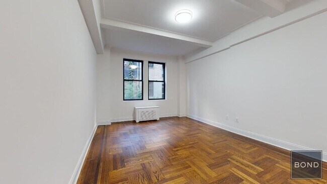 25 W 68th St in New York, NY - Building Photo - Building Photo