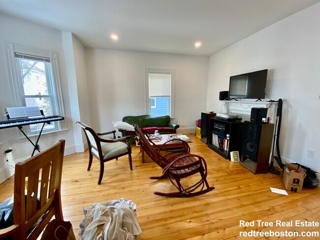 39 Goldsmith St, Unit 3 in Boston, MA - Building Photo - Building Photo
