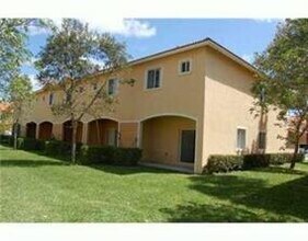 521 Princess Dr in Margate, FL - Building Photo - Building Photo