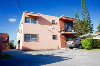 Etoile Apartments in Miami, FL - Building Photo - Building Photo