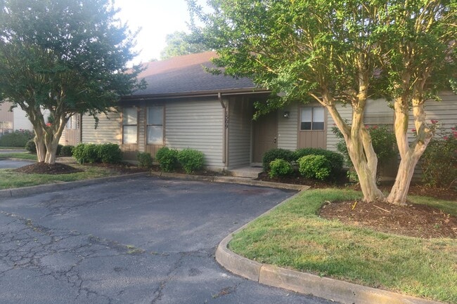 property at 1509 Colonnade Dr