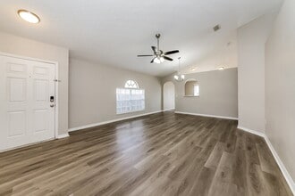 1023 Brenton Leaf Dr in Ruskin, FL - Building Photo - Building Photo