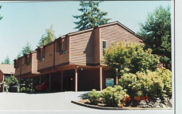 9815 W 52nd St in University Place, WA - Building Photo