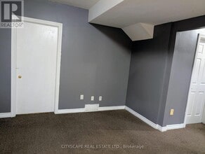 17 Kelly Ct in Guelph, ON - Building Photo - Building Photo