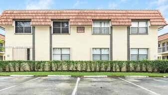 10070 NW 6th St in Pembroke Pines, FL - Building Photo