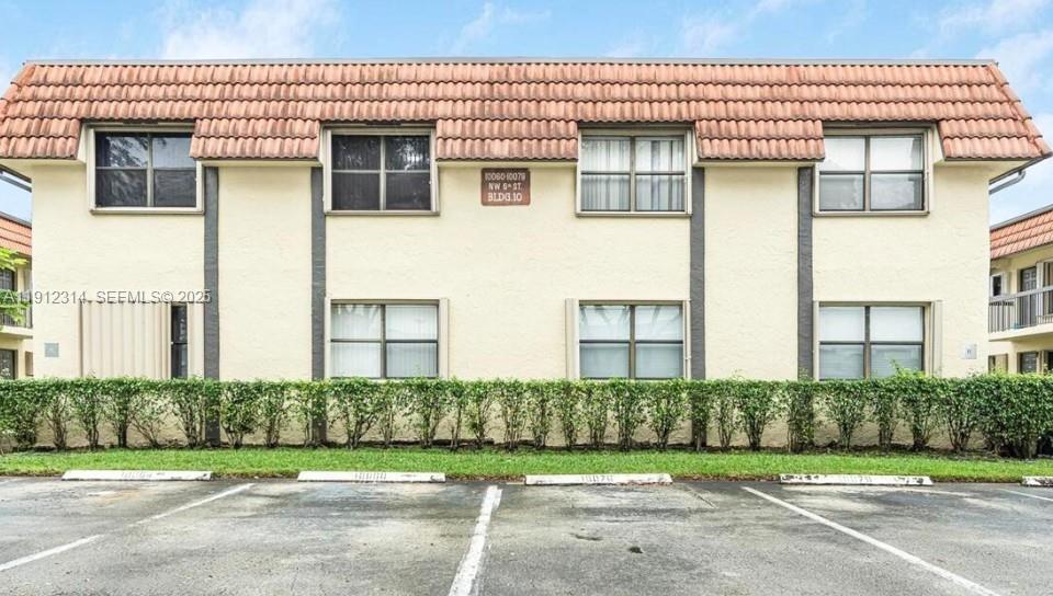 10070 NW 6th St in Pembroke Pines, FL - Foto de edificio