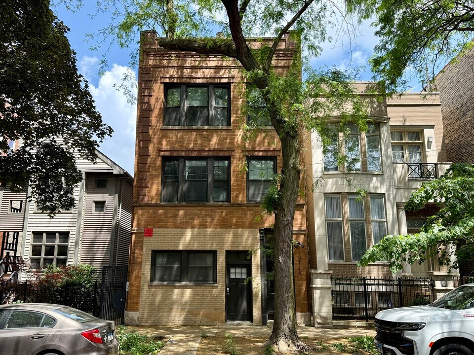 2144 W Potomac Ave in Chicago, IL - Building Photo