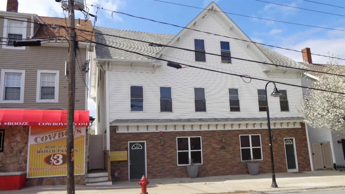 360 River St in Woonsocket, RI - Building Photo