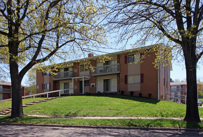 Skyline Terrace Apartment in Canton, OH - Building Photo - Building Photo