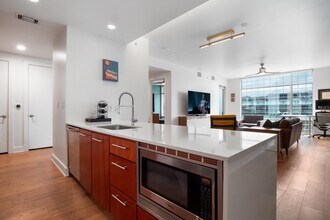 210 Lee Barton Dr in Austin, TX - Building Photo - Building Photo