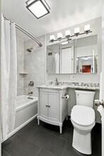 1255 N Sandburg Ter, Unit 2309 in Chicago, IL - Foto de edificio - Building Photo