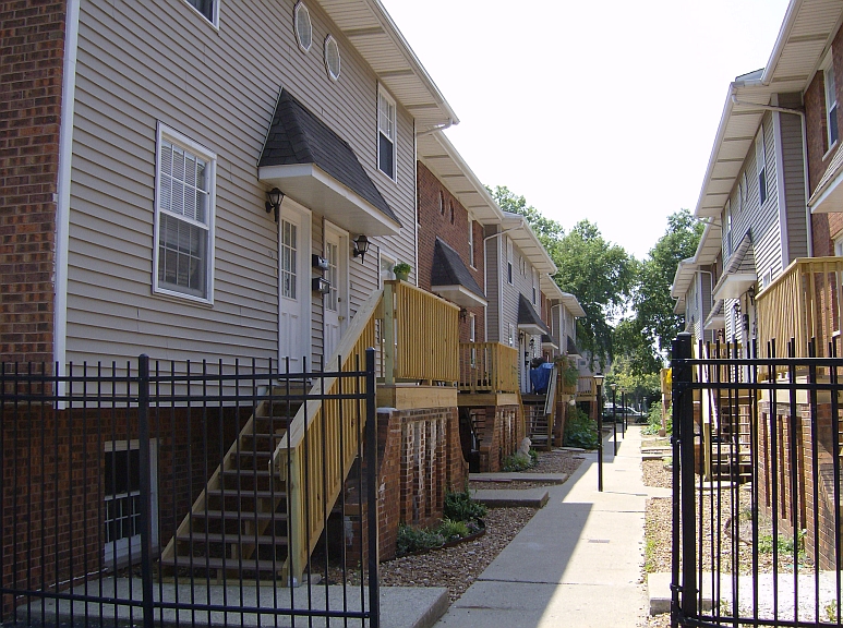 University Villa in Springfield, IL - Building Photo