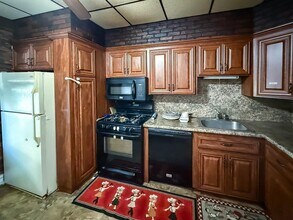 196 Manhattan Ave in Jersey City, NJ - Building Photo - Building Photo