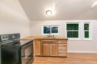 23083 Hemlock Ln in Crestline, CA - Building Photo - Building Photo