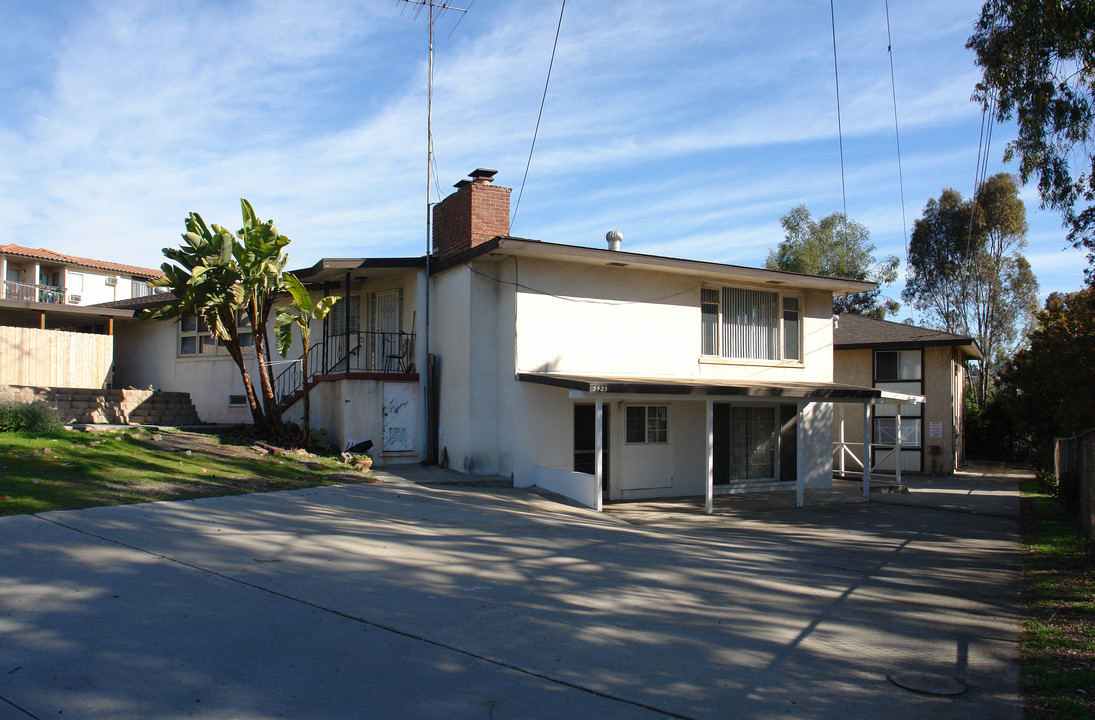 5425 Kiowa Dr in La Mesa, CA - Building Photo