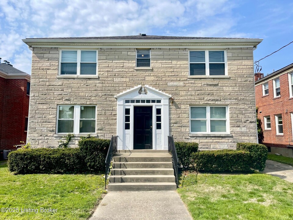 210 Breckenridge Ln in Louisville, KY - Building Photo