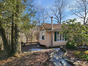 11 Cliff Trail in Oak Ridge, NJ - Building Photo - Building Photo