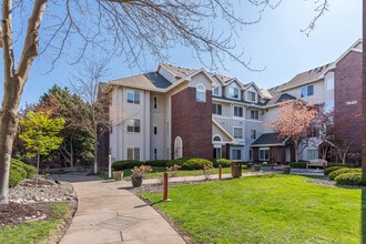 Village Homes at Centennial Lakes in Minneapolis, MN - Building Photo - Building Photo