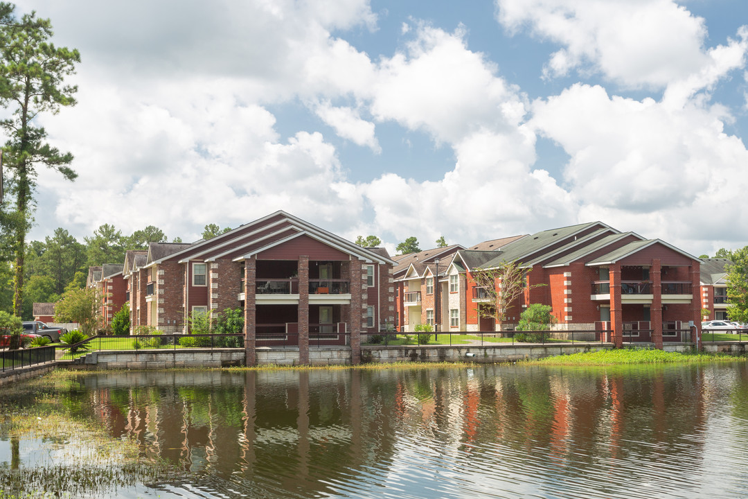 Suma Lake Apartments & Townhomes in Livingston, LA - Building Photo