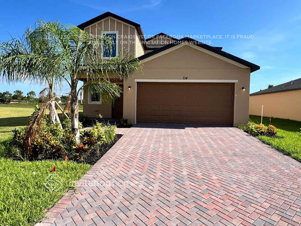 714 Carlyle Way in Fort Pierce, FL - Building Photo